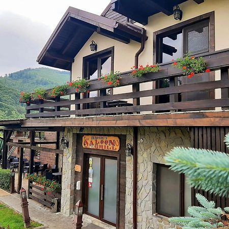 Maggie'S Ranch Hotell Rîşnov Exteriör bild
