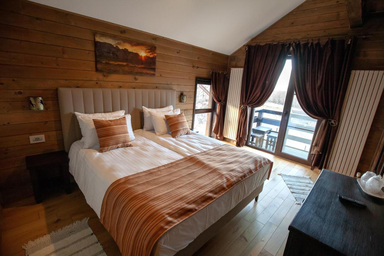Maggie'S Ranch Hotell Rîşnov Exteriör bild
