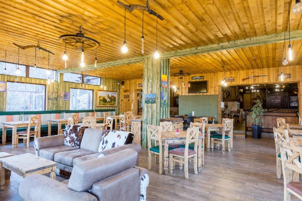 Maggie'S Ranch Hotell Rîşnov Exteriör bild