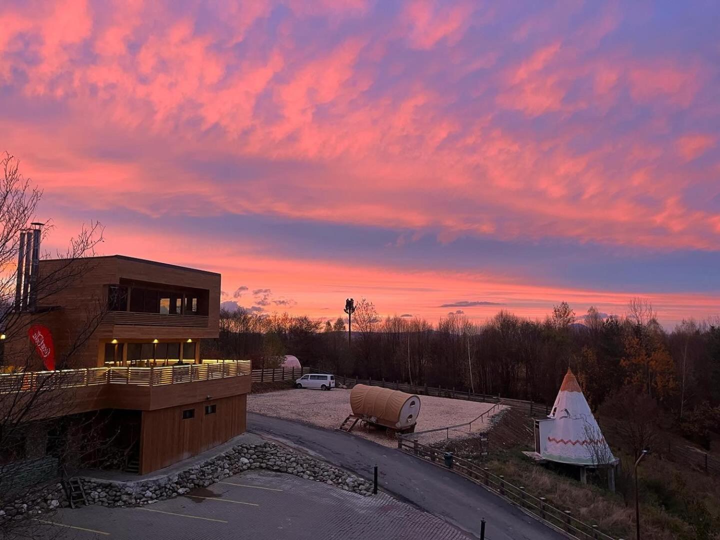 Maggie'S Ranch Hotell Rîşnov Exteriör bild