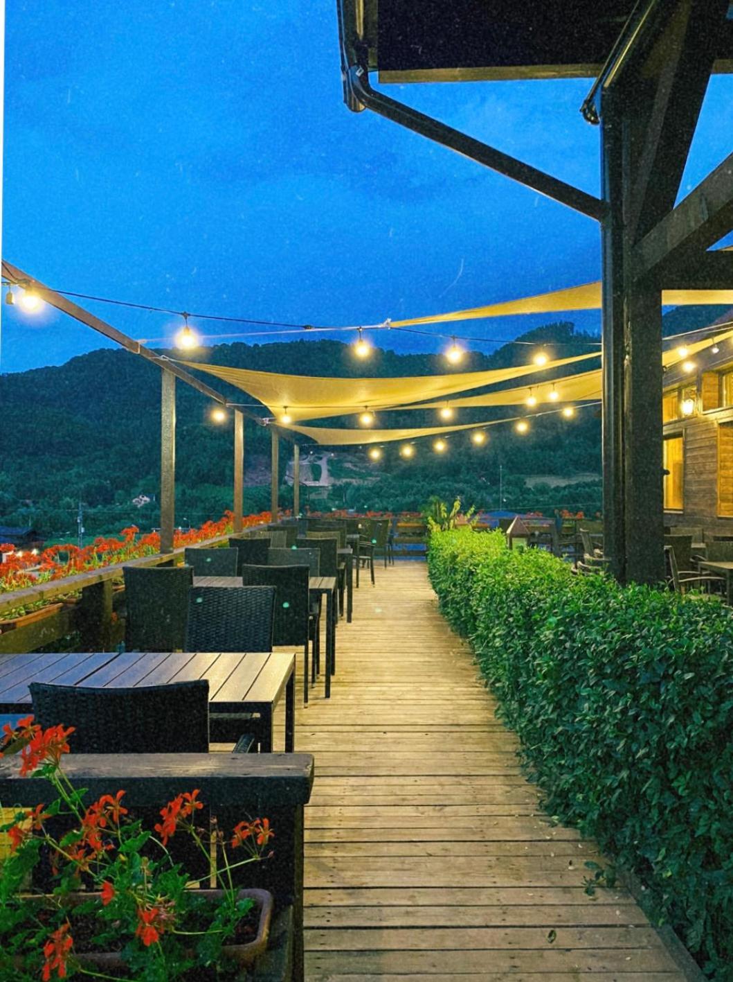 Maggie'S Ranch Hotell Rîşnov Exteriör bild