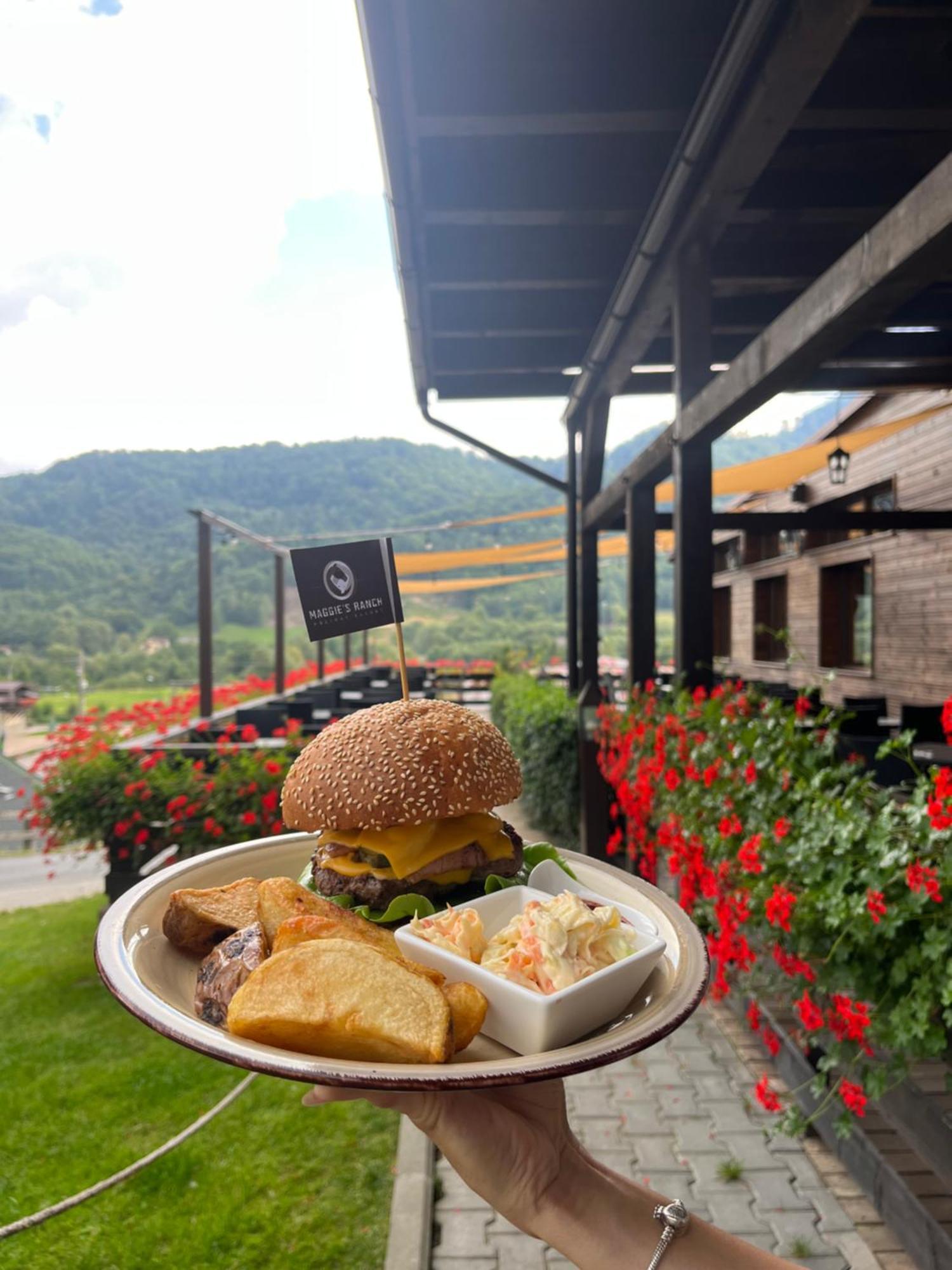Maggie'S Ranch Hotell Rîşnov Exteriör bild