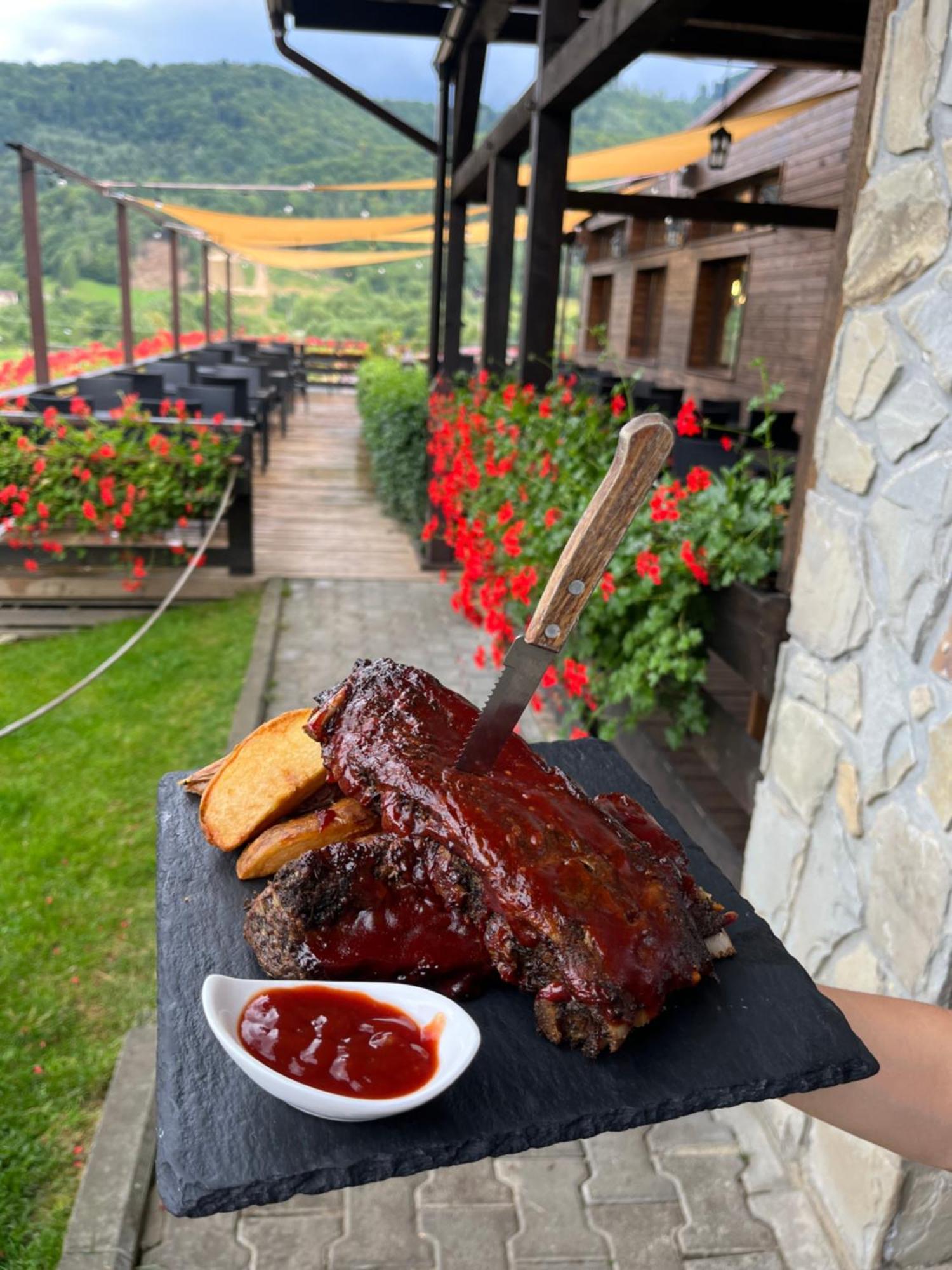 Maggie'S Ranch Hotell Rîşnov Exteriör bild