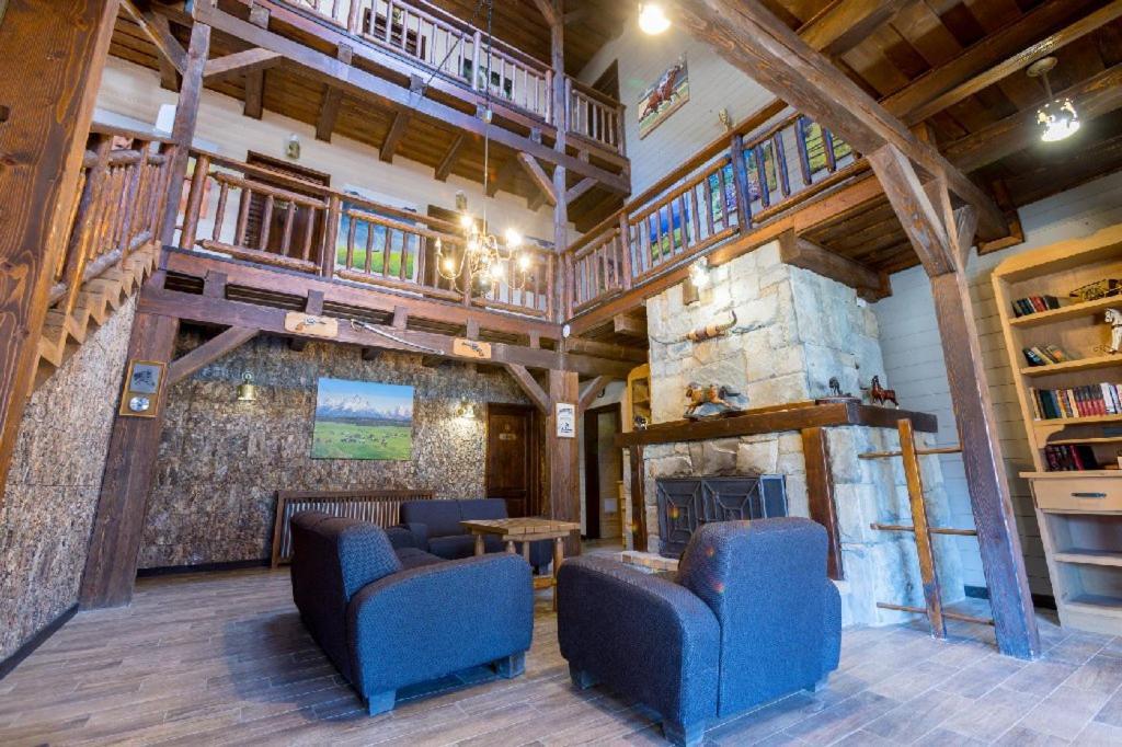 Maggie'S Ranch Hotell Rîşnov Exteriör bild