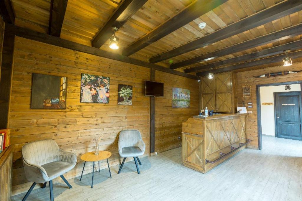 Maggie'S Ranch Hotell Rîşnov Exteriör bild