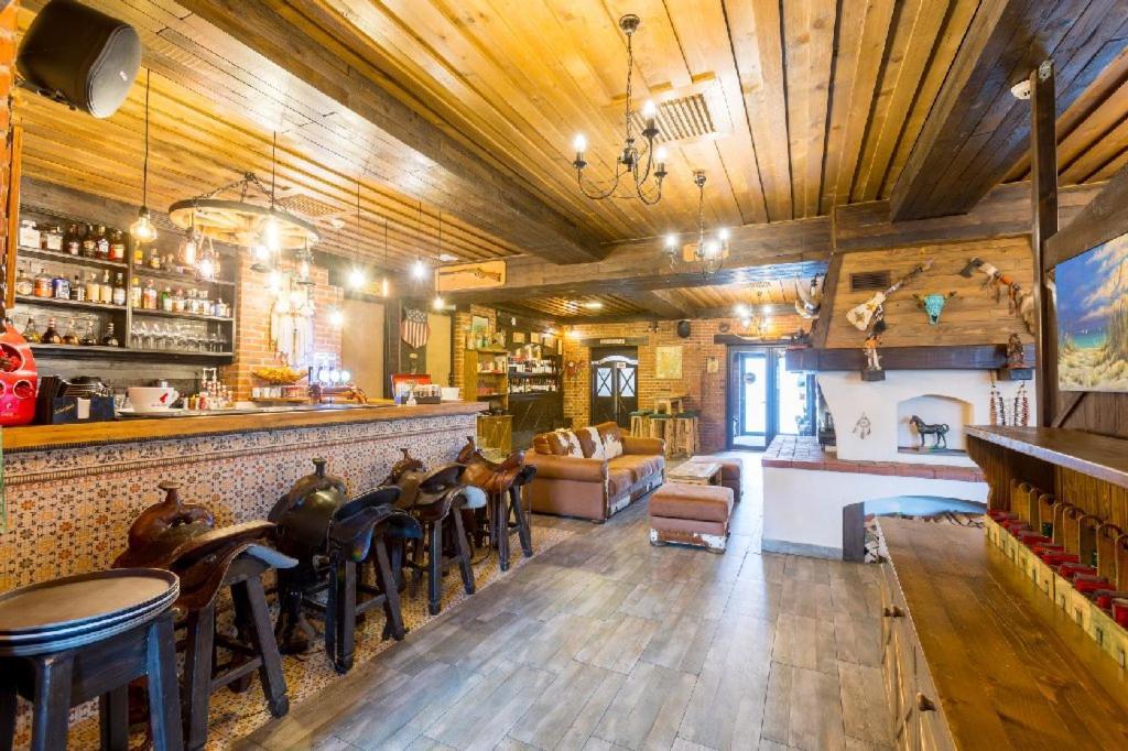 Maggie'S Ranch Hotell Rîşnov Exteriör bild