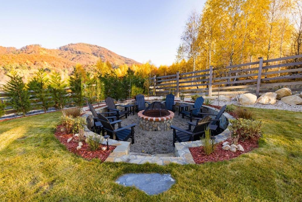 Maggie'S Ranch Hotell Rîşnov Exteriör bild