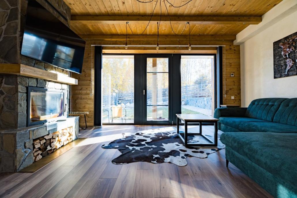Maggie'S Ranch Hotell Rîşnov Exteriör bild