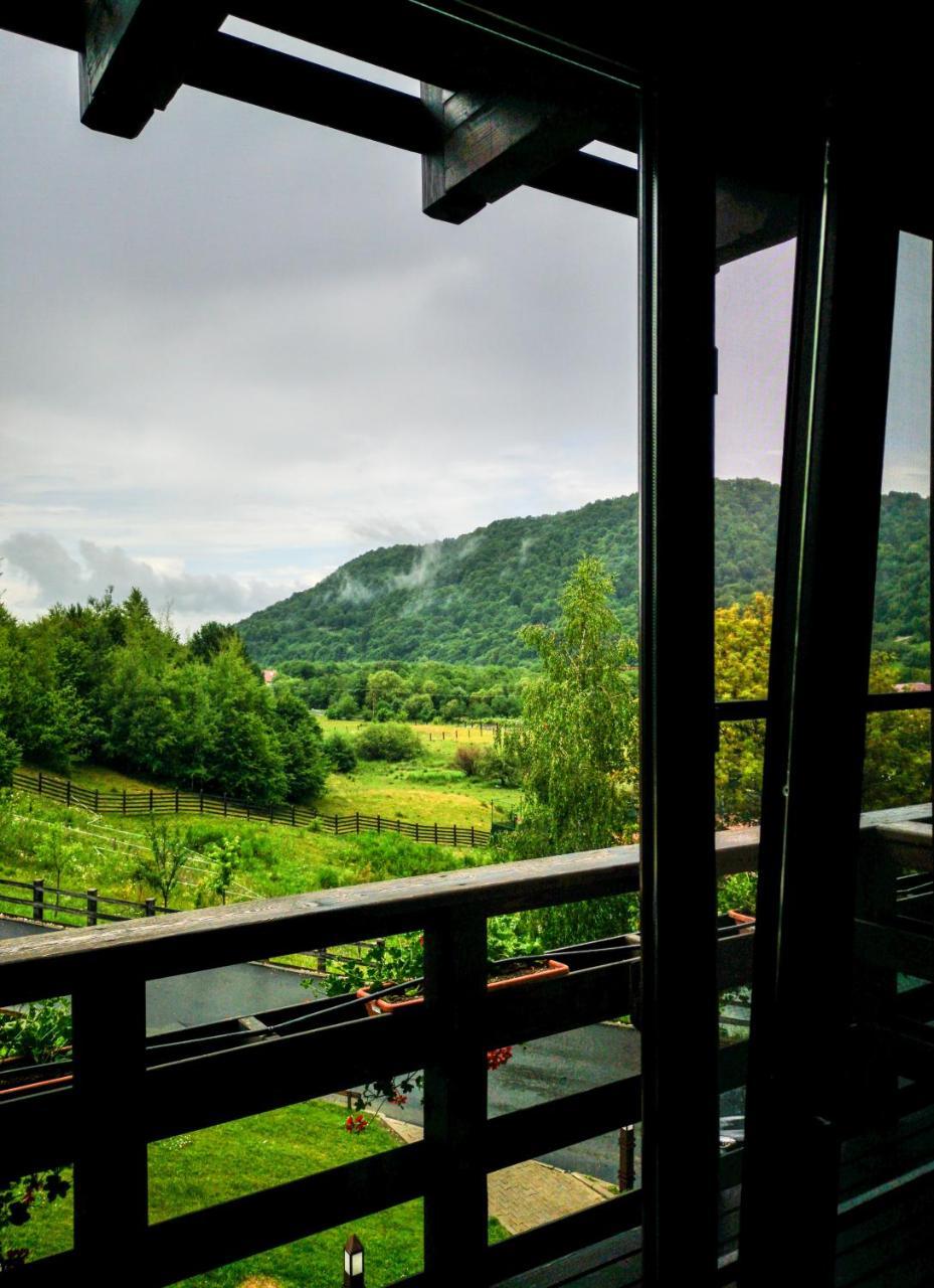 Maggie'S Ranch Hotell Rîşnov Exteriör bild
